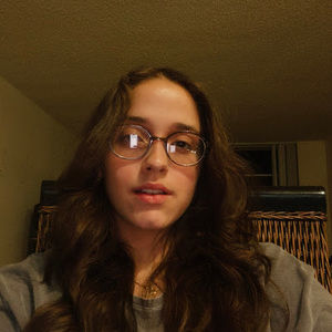 Meet your Posher, Júlia